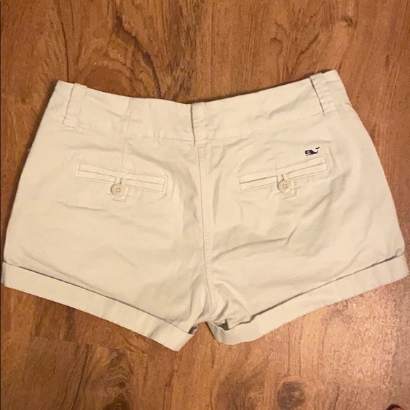 Vineyard Vines stone colored short shorts - Picture 2 of 6